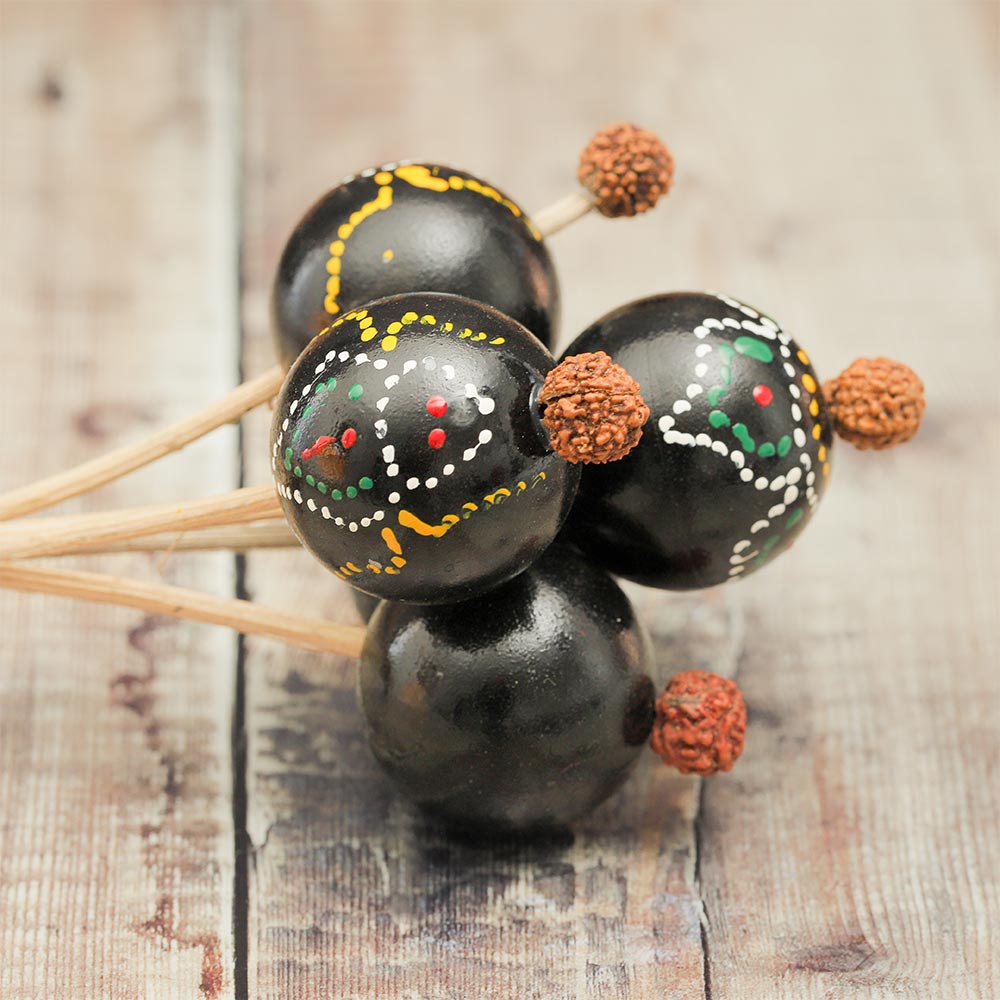 Close-up of the five ball Labora shaker head, showcasing its detailed construction and design.