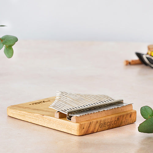 The side of the 21 note Gecko Kalimba