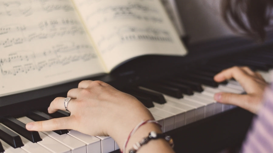 Easy Songs for Beginners to Learn on the Piano